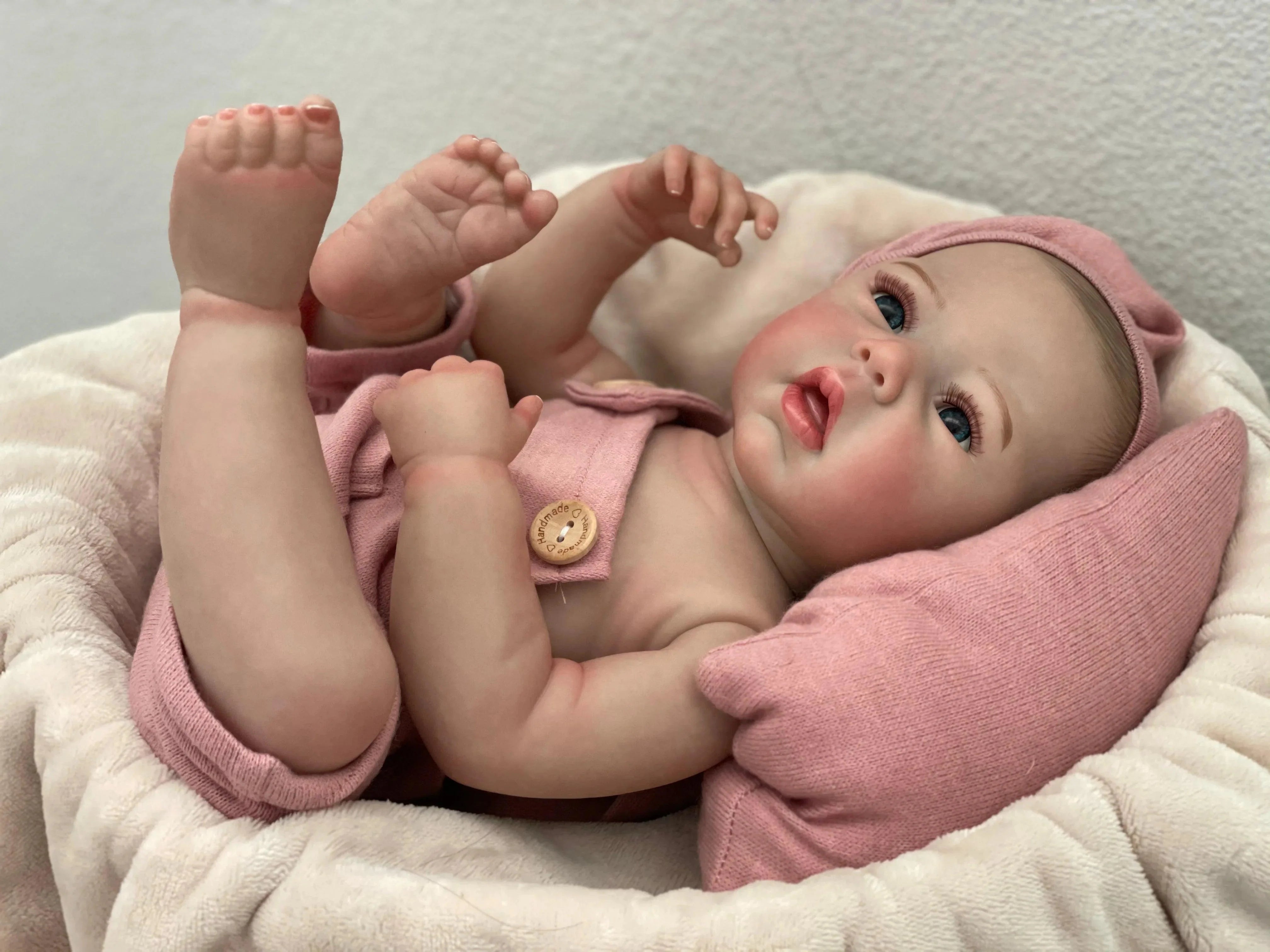 Boneca Bebê Reborn Lia - Coleção Limitada