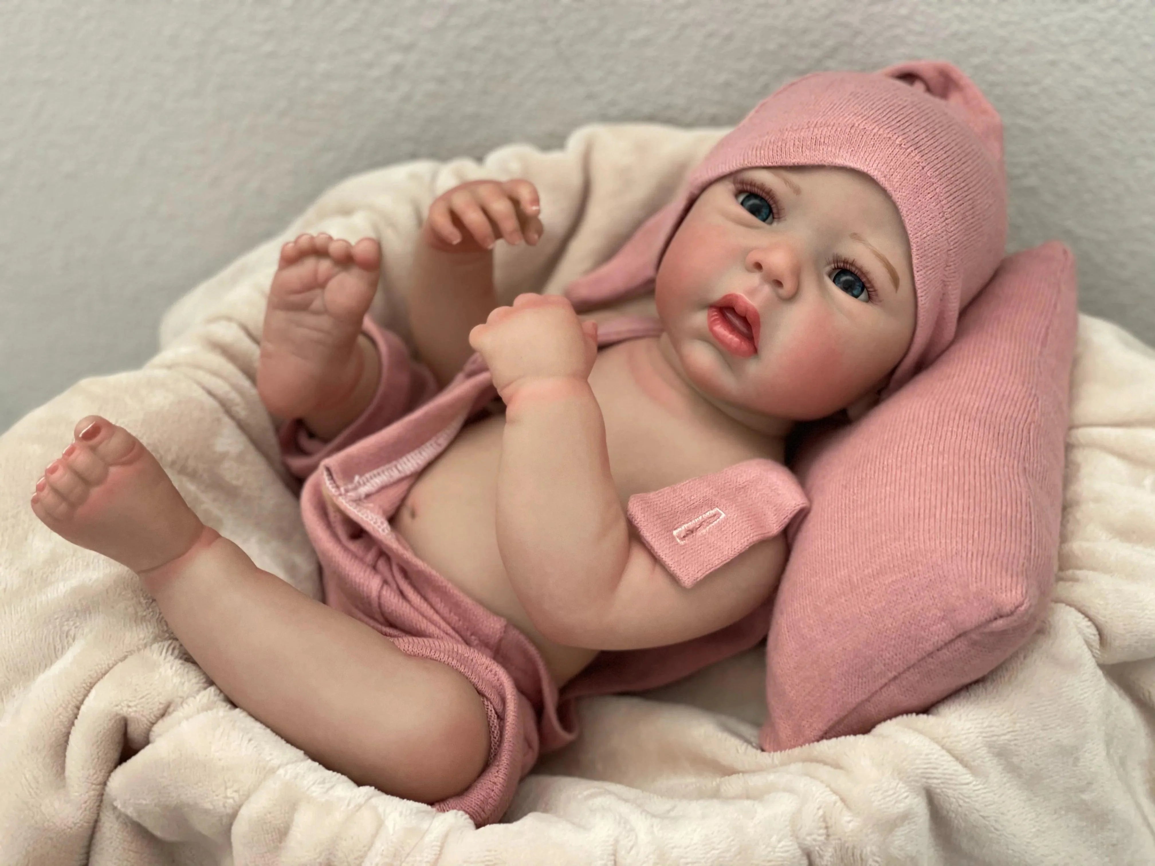 Boneca Bebê Reborn Lia - Coleção Limitada