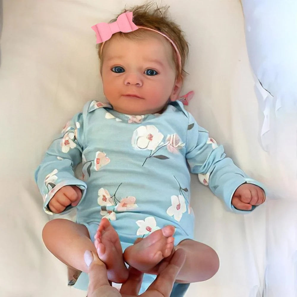 Bebê Reborn de Silicone Alice Cheirinho Suave e Toque Natural